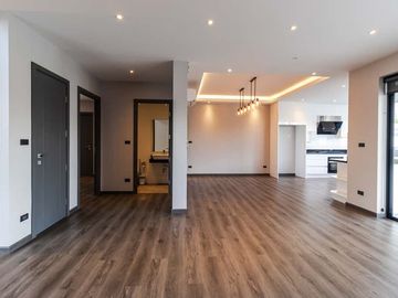 4-bedroom luxury pool villa near Chiang Mai city, Ban Waen Subdistrict, Hang Dong District, spacious area, convenient transportation