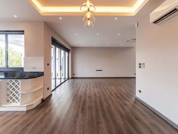 4-bedroom luxury pool villa near Chiang Mai city, Ban Waen Subdistrict, Hang Dong District, spacious area, convenient transportation