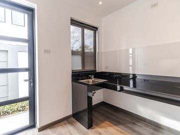 4-bedroom luxury pool villa near Chiang Mai city, Ban Waen Subdistrict, Hang Dong District, spacious area, convenient transportation