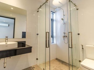 4-bedroom luxury pool villa near Chiang Mai city, Ban Waen Subdistrict, Hang Dong District, spacious area, convenient transportation