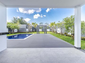 4-bedroom luxury pool villa near Chiang Mai city, Ban Waen Subdistrict, Hang Dong District, spacious area, convenient transportation