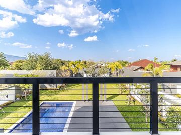 4-bedroom luxury pool villa near Chiang Mai city, Ban Waen Subdistrict, Hang Dong District, spacious area, convenient transportation