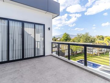 4-bedroom luxury pool villa near Chiang Mai city, Ban Waen Subdistrict, Hang Dong District, spacious area, convenient transportation