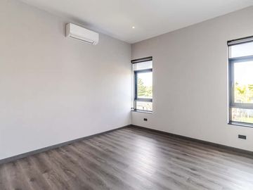 4-bedroom luxury pool villa near Chiang Mai city, Ban Waen Subdistrict, Hang Dong District, spacious area, convenient transportation