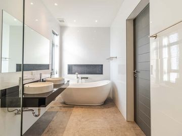 4-bedroom luxury pool villa near Chiang Mai city, Ban Waen Subdistrict, Hang Dong District, spacious area, convenient transportation