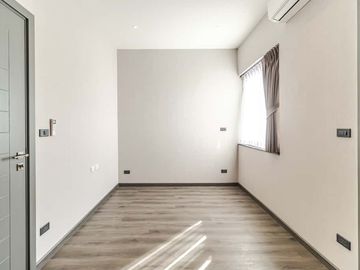 4-bedroom luxury pool villa near Chiang Mai city, Ban Waen Subdistrict, Hang Dong District, spacious area, convenient transportation