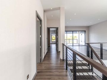 4-bedroom luxury pool villa near Chiang Mai city, Ban Waen Subdistrict, Hang Dong District, spacious area, convenient transportation