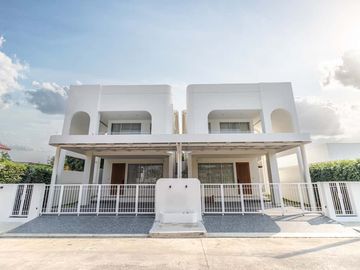 For sale 2-storey pool villa, 4 bedrooms, 5 bathrooms in the World Club Land Village project, near Meritton International School, Lanna International