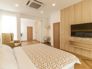 For sale 2-storey pool villa, 4 bedrooms, 5 bathrooms in the World Club Land Village project, near Meritton International School, Lanna International