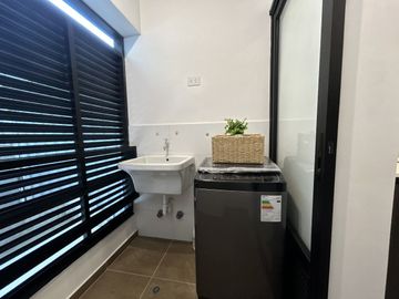 Venta de Moderno Dpto. en Monterrico