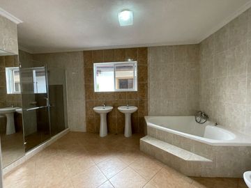FOR SALE HOUSE AND LOT Brgy. BF Homes, Parañaque City