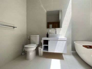 Stunning 3-Bedroom Villa with Garuda Wisnu Kencana Views in Ungasan Bali for Sale