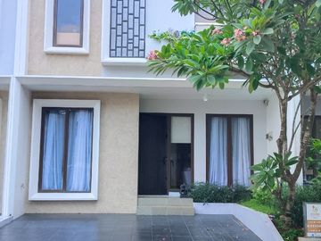 Rumah mewah dekat dengan akses toll Di Cibubur DP 10 Juta