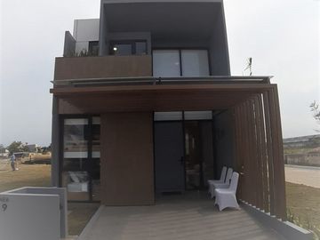 Rumah 2 lantai DP 10 Jt langsung akad, Dibekasi utara