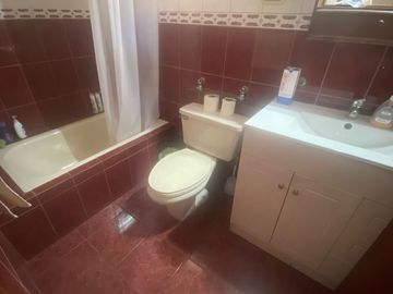 Se vende espaciosa casa en excelente ubicación en la comuna de Macul