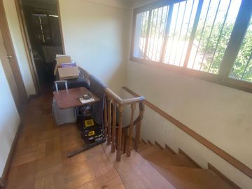 Se vende espaciosa casa en excelente ubicación en la comuna de Macul