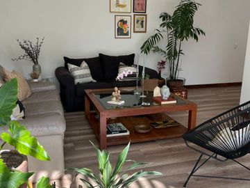 MODERNA CASA CON PISCINA Y RECIÉN REMODELADA