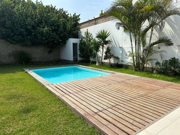 MODERNA CASA CON PISCINA Y RECIÉN REMODELADA