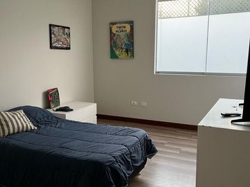 MODERNA CASA CON PISCINA Y RECIÉN REMODELADA