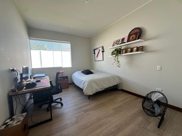 MODERNA CASA CON PISCINA Y RECIÉN REMODELADA