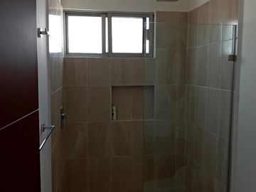 SE VENDE EN LONG ISLAND HUAYACAN DEPTO. 3 REC 2 BAÑOS ESTUDIO 2 ESTAC. FRENTE ALBERCA
