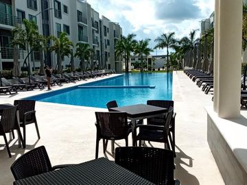 SE VENDE EN LONG ISLAND HUAYACAN DEPTO. 3 REC 2 BAÑOS ESTUDIO 2 ESTAC. FRENTE ALBERCA