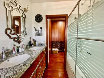 🏡 Penthouse de Lujo en Cuenca frente al Río Yanuncay sobre la Av. Primero de Mayo🏡