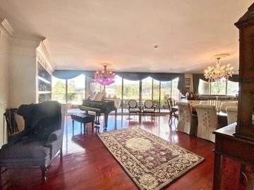 🏡 Penthouse de Lujo en Cuenca frente al Río Yanuncay sobre la Av. Primero de Mayo🏡