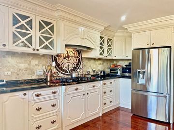 🏡 Penthouse de Lujo en Cuenca frente al Río Yanuncay sobre la Av. Primero de Mayo🏡