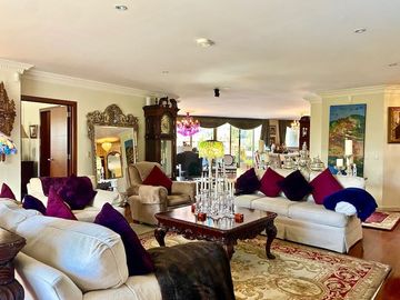 🏡 Penthouse de Lujo en Cuenca frente al Río Yanuncay sobre la Av. Primero de Mayo🏡