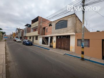 🏡 VENTA DE CASA COMO TERRENO – OPORTUNIDAD ÚNICA EN CENTRO DE LEGUIA