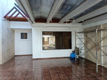 CASA EN VENTA A UN COSTADO DE WALMART DE CARR 57