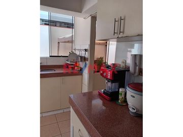🏡 ¡Venta De Departamento En 1Er Piso Con Terraza, Patio Y Cochera En Surco! 🌿🚗✨