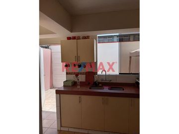 🏡 ¡Venta De Departamento En 1Er Piso Con Terraza, Patio Y Cochera En Surco! 🌿🚗✨