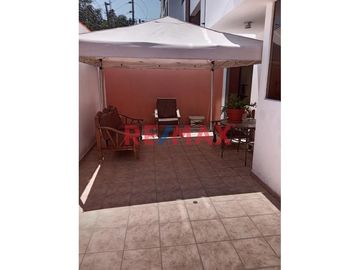 🏡 ¡Venta De Departamento En 1Er Piso Con Terraza, Patio Y Cochera En Surco! 🌿🚗✨