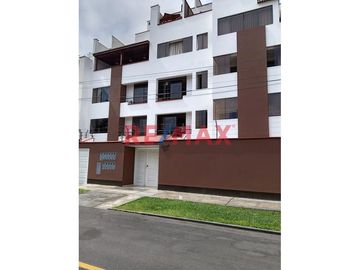 🏡 ¡Venta De Departamento En 1Er Piso Con Terraza, Patio Y Cochera En Surco! 🌿🚗✨
