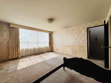 Casa en Venta en Toluca Centro, ideal para remodelar con uso de suelo comercial.