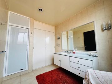 Casa en Venta en Toluca Centro, ideal para remodelar con uso de suelo comercial.