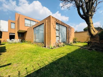 Casa en Venta en Toluca Centro, ideal para remodelar con uso de suelo comercial.