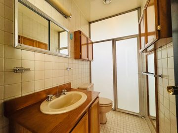 Casa en Venta en Toluca Centro, ideal para remodelar con uso de suelo comercial.