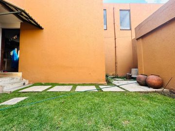 Casa en Venta en Toluca Centro, ideal para remodelar con uso de suelo comercial.