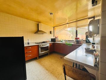Casa en Venta en Toluca Centro, ideal para remodelar con uso de suelo comercial.
