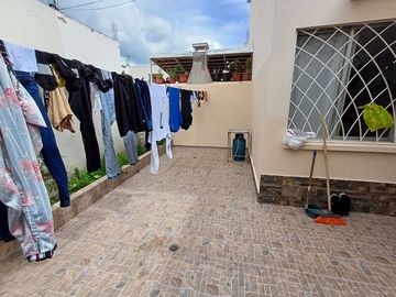 SE VENDE CASA DE DOS PLANTAS, 110,61 M² CIUDAD BICENTENARIO - QUITO - PICHINCHA - ECUADOR