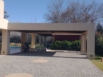 Magnifica Casa en Dos Plantas Sobre Terreno de 1441 m - Praderas de Lujan