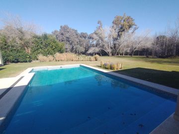 Magnifica Casa en Dos Plantas Sobre Terreno de 1441 m - Praderas de Lujan