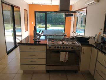 Magnifica Casa en Dos Plantas Sobre Terreno de 1441 m - Praderas de Lujan