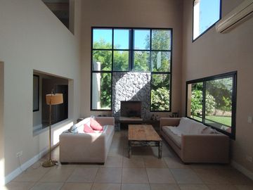 Magnifica Casa en Dos Plantas Sobre Terreno de 1441 m - Praderas de Lujan