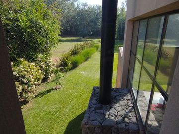 Magnifica Casa en Dos Plantas Sobre Terreno de 1441 m - Praderas de Lujan