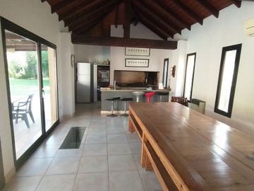 Magnifica Casa en Dos Plantas Sobre Terreno de 1441 m - Praderas de Lujan
