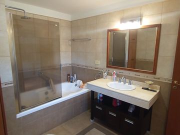 Excelente Casa 2 Plantas en Las Praderas de Lujan